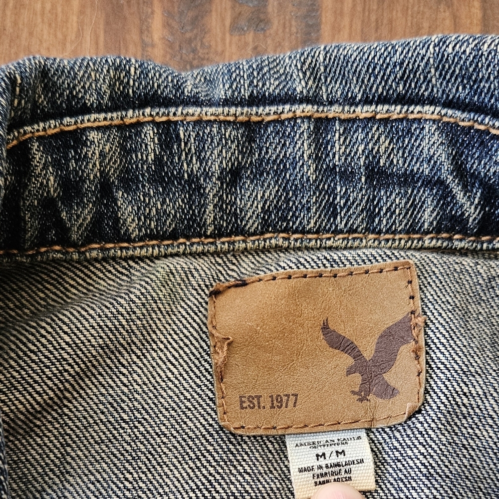 American Eagle Distressed Denim Jacket Size medium - Picture 2 of 7
